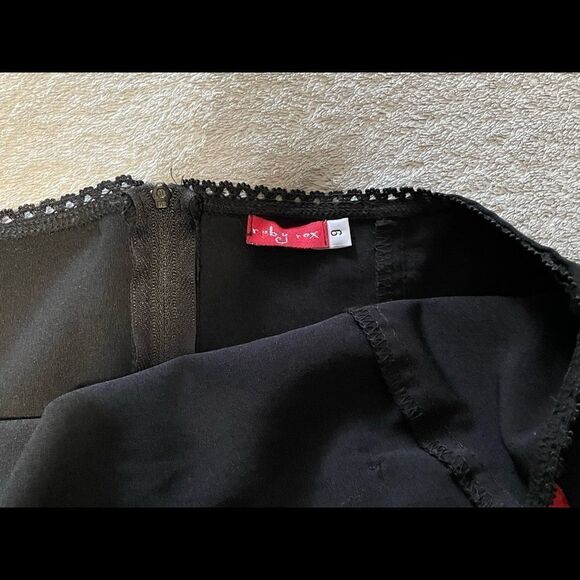 𝅺RUBY Rox black strapless cocktail dress size 9 red crinoline style bottom VGUC - Picture 4 of 8